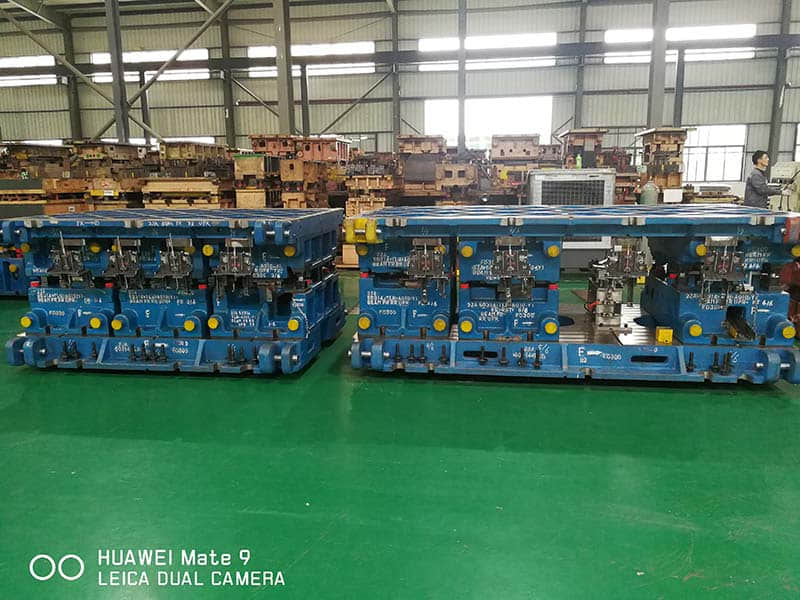 マルチステーション金型