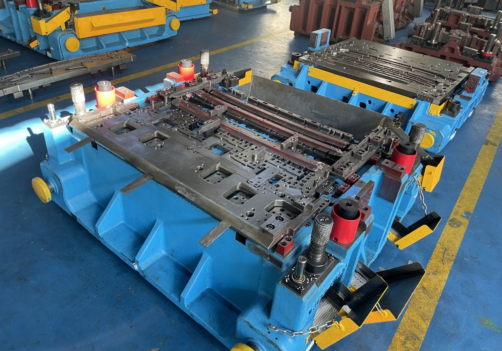 プログレッシブダイの紹介と東日テクノロジーの専門的な強み